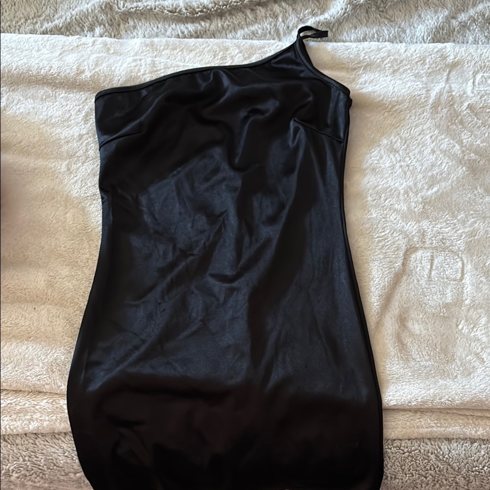 Elegant Black One-Shoulder Dress